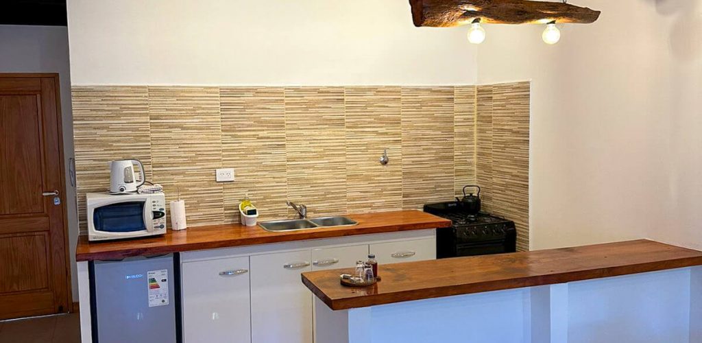 Cocina completamente equipada en nuestro departamento para tres personas en Esquel
