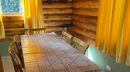 Comedor en nuestra cabaña dentro del Parque Nacional Los Alerces