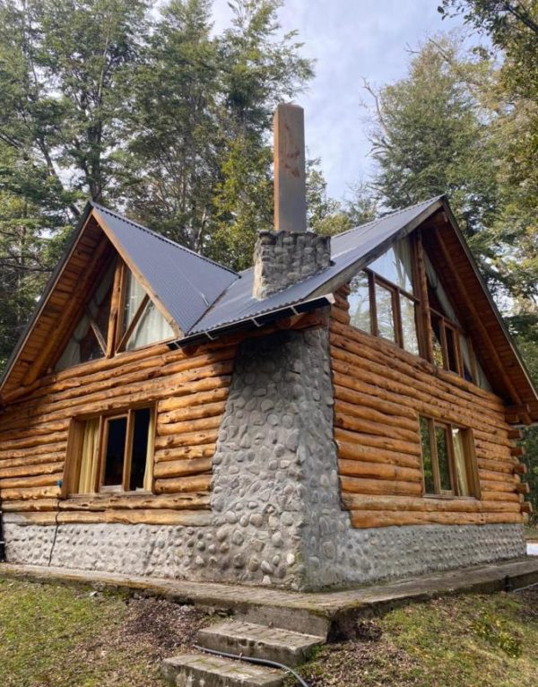 Exterior de nuestra cabaña dentro del Parque Nacional Los Alerces