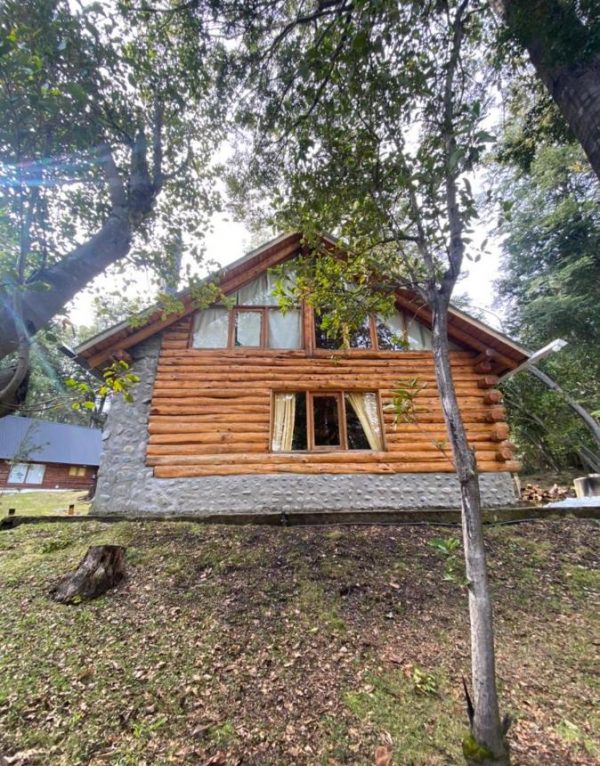 Exterior de nuestra cabaña dentro del Parque Nacional Los Alerces