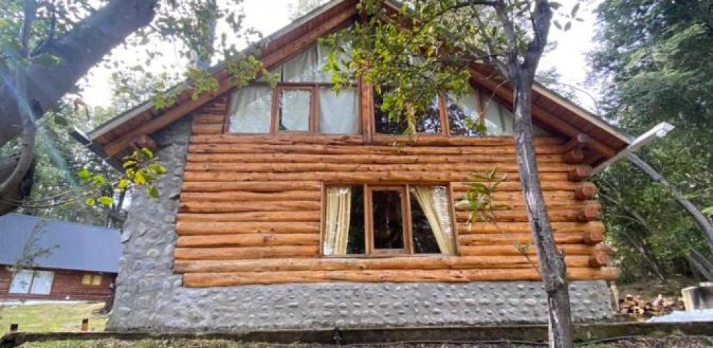 Exterior de nuestra cabaña dentro del Parque Nacional Los Alerces