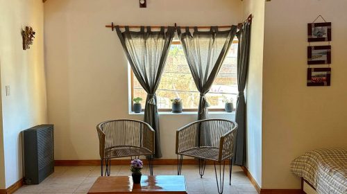 Living con vista a las montañas en departamento en Esquel