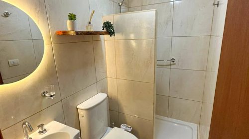 Baño moderno de uno de nuestros departamentos en Esquel