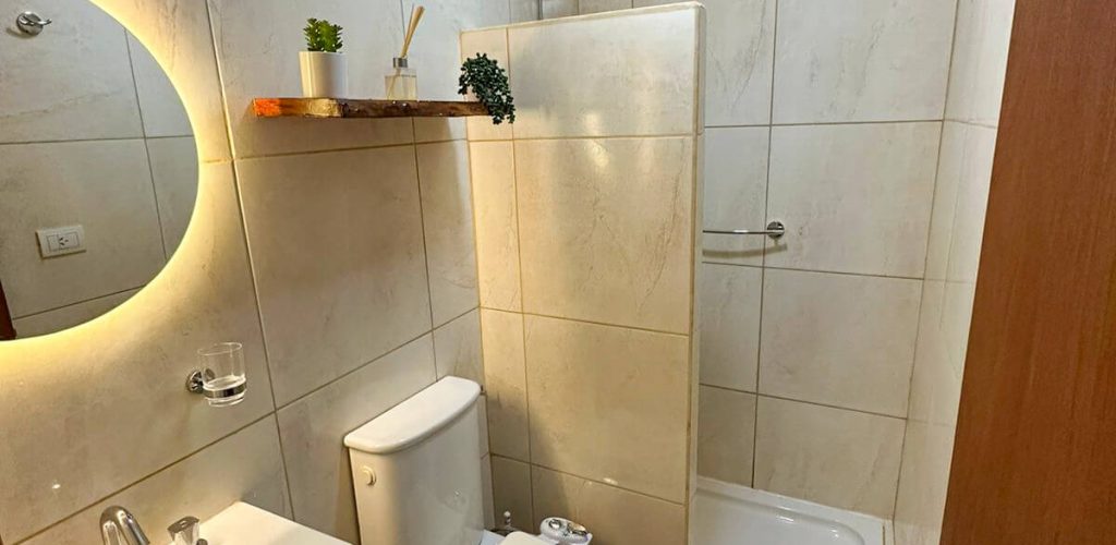 Baño moderno de uno de nuestros departamentos en Esquel