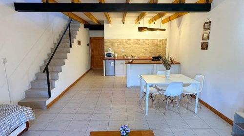 Departamento tipo loft en Esquel con estilo de montaña para alquiler temporario
