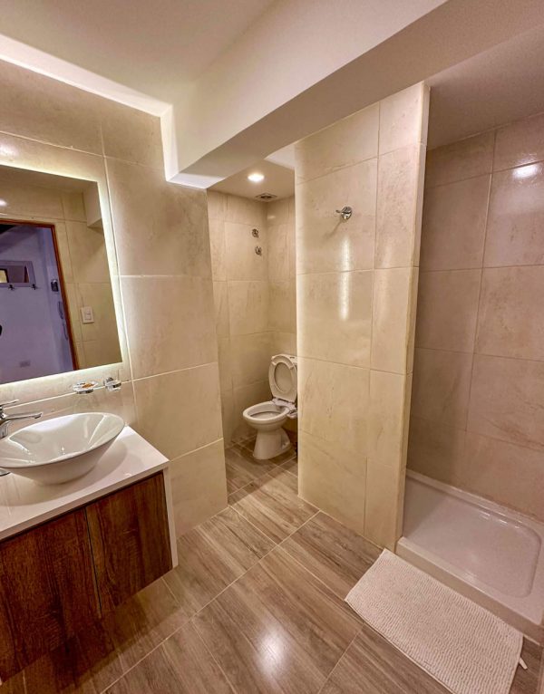 Baño de uno de nuestros departamentos para alquiler temporario en Esquel